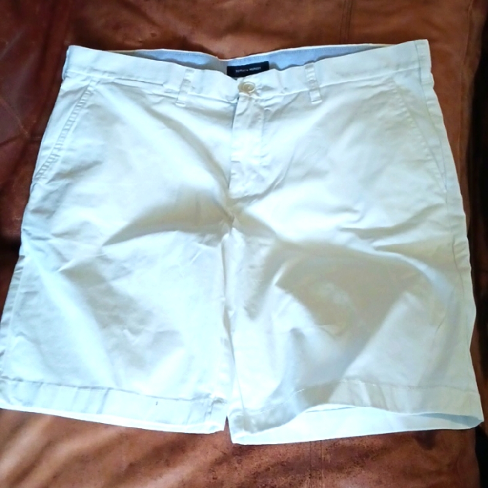 Mens size 38 white Tommy Hilfiger shorts